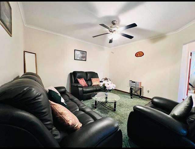 4 BEDROOM HOUSE FOR SALE IN HAYFIELDS